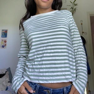 Randig långärmad t-shirt!! - Långärmad randig t-shirt!!!⭐️⭐️💗💗