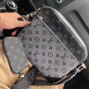 Louis Vuitton  - Louis Vuitton trioväska 