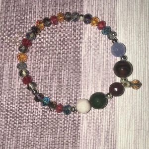 Armband -  Simpelt armband med många färger, stretchig.💕