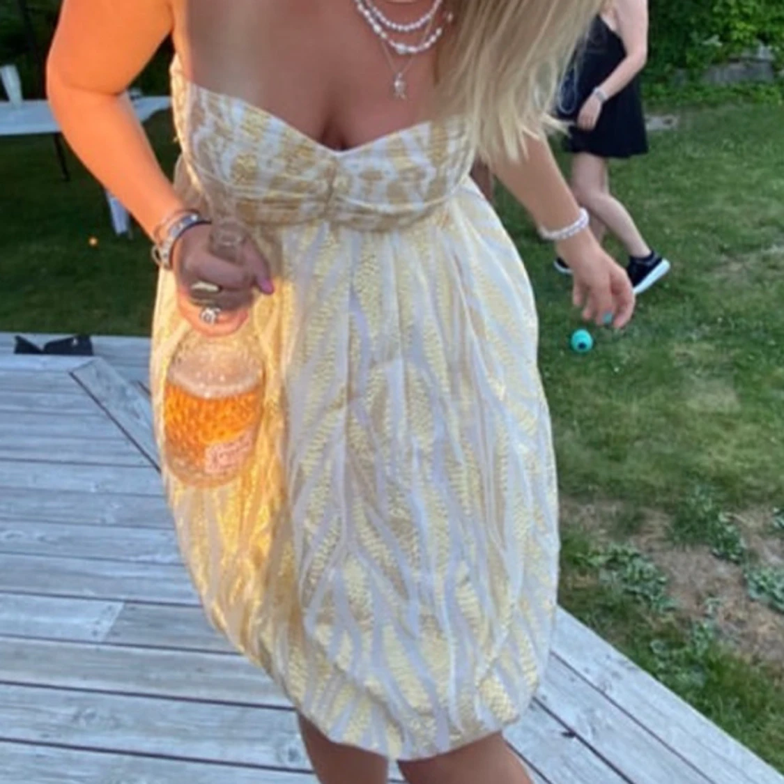 Cool guldig klänning - 90