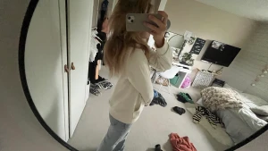 Ziphoodie😗 - Säljer denna ziphoodie från hm knappt använd🫶🏻i creme vit