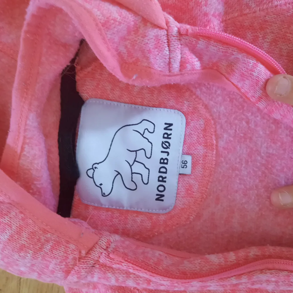 En rosa nordbjörn overall i nyskick, använt ett fåtal ggr! . Jackor.