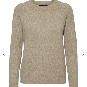 Stickad tröja - Säljer denna stickade tröja ifrån vero moda. I bra skick! Kom privat för egna bilder💕🎀🛍️