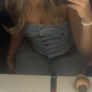 Jeans korsett - Jätte fin topp som passar både till fest elr mer vardag och är knappt använd.  