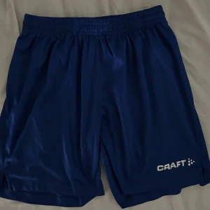 Shorts  - Säljer dessa tränings shortsen från craft💙I storlek xs men passar även s