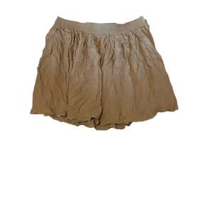 Tunn och härlig kjol perfekt för varmt väder👍