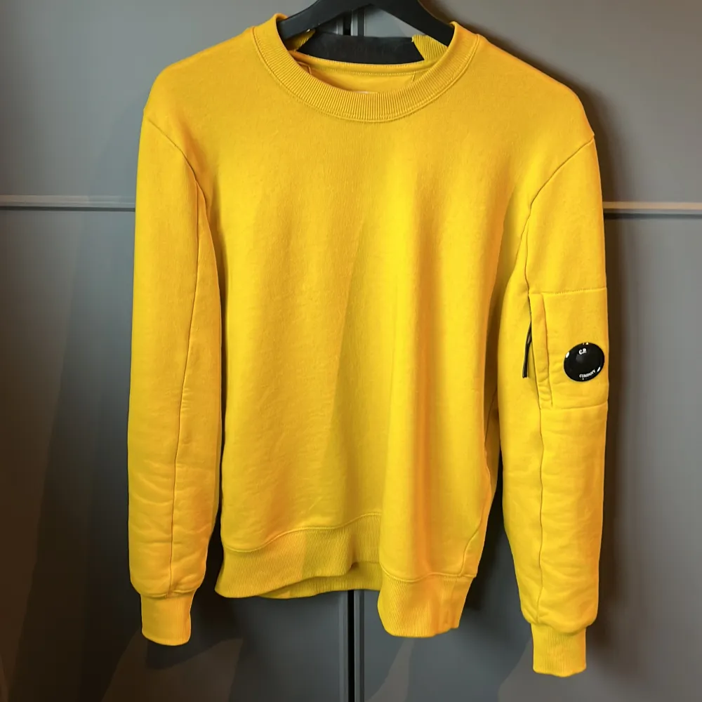 Säljer min CP Company sweatshirt  Använd få tal gånger  Skick 9/10. Hoodies.