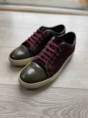 Lanvin vinröd - Säljer mina fina lanvin vinröda skor, säljer pågrund av fel storlek. 8/10 skick  Tar även emot byten