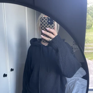 stickad hoodie  - säljer min stickade hoodie från lindex som är använd 1 gång och ser oanvänd ut, slutsåld på hemsidan!🫶