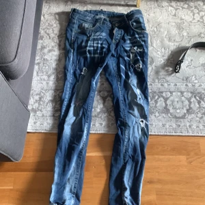 Dsquared2 jeans - Dsquared2 jeans inte äkta fina inte så slitna 