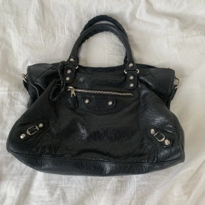 Balenciaga väska  - En jättesnygg väska från balenciaga 🖤