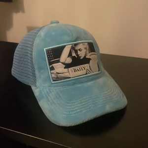 Keps - Använd 2 gånger  Skick 10/10 Säljer den billigt för att jag har ingen andväning av den ny pris 500 mitt pris 100