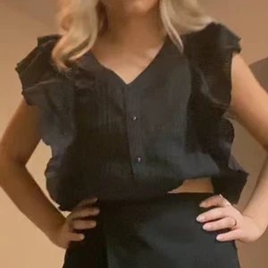 Blus - En otroligt snygg blus i storlek S använd en gång! (Vikt upp den på bilderna) 