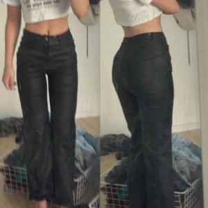 Läder byxor - Coola straight leg läder byxor i svart! Aldrig använt! Jätte fina Waist: 35-38cm Längd: 92cm Innerben: 69cm