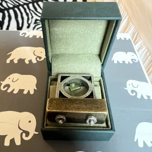 Cheap Monday Ring  - Skitsnygg silvrig och guldig ring från Cheap Monday ☠️