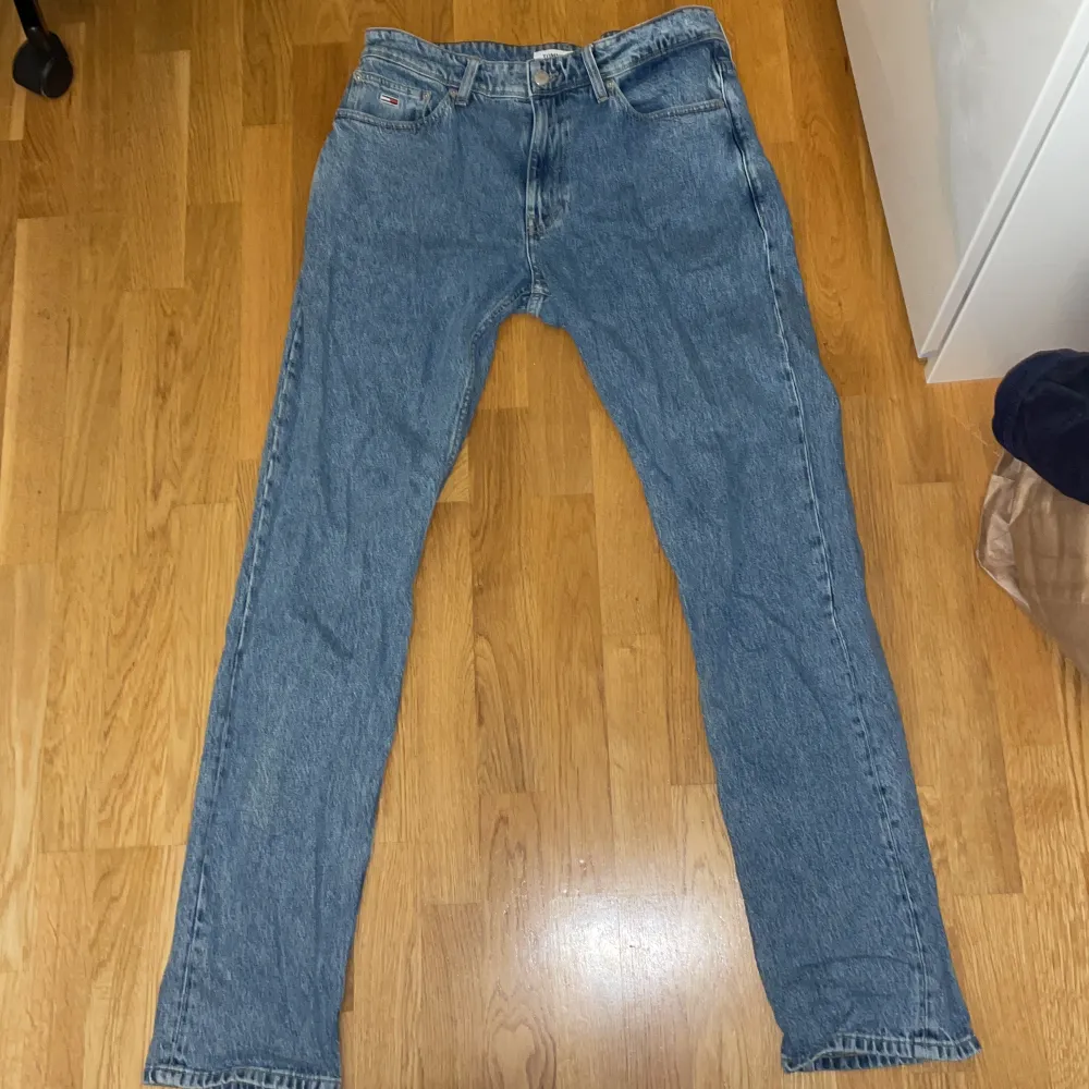 Blåa jeans storlek 32/34. Regular fit nyskick. Riktigt snygga. Kan mötas upp i Stockholm.. Jeans & Byxor.