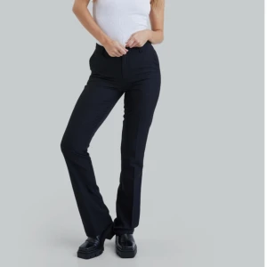 Kostymbyxa bikbok - Säljer dess kostymbyxor från Bikbok, modellen heter ”vilma”💕💕💋