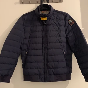 Parajumper jacka - Säljer jacka pågrund av att den inte passar längre men inga fel på den.