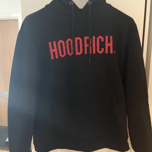 Hoodrich  - Hej säljer nu min Hoodrich tröja som är i väldigt bra skick och har bara använts några gånger.