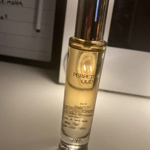 Zara parfym - Zara parfym ”perpetual oud”, doup av ysl parfymen libre😍
