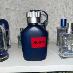 Nästan hel full Hugo Boss parfym, väldigt fräsch doft och får många komplimanger. 