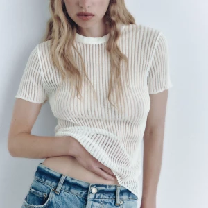 SLUTSÅLD zara ribbed tshirt  - BILD 1 lånad! Inga defekter eller fläckar. 