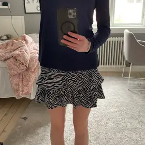 Mini kjol från Gina med zebra mönster! Skriv för frågor☺️