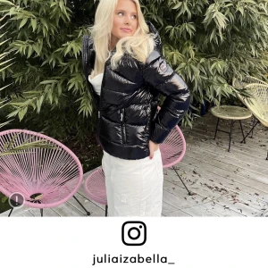 Colmar jacka - Intressekoll på den kända colmar-jackan! Köpt förra året, inga defekter, kunde varit köpt imorgon. Äkthetsbevis i nyskick är likadant. jag ger en personlig garanti och mitt ord på detta. Skriv alltid vid frågor och prisförslag! Nypris ca 4500.  