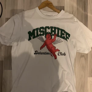 Vailent MISCHIEF t-shirt - En Vailent graphic tee i väldigt bra skick.