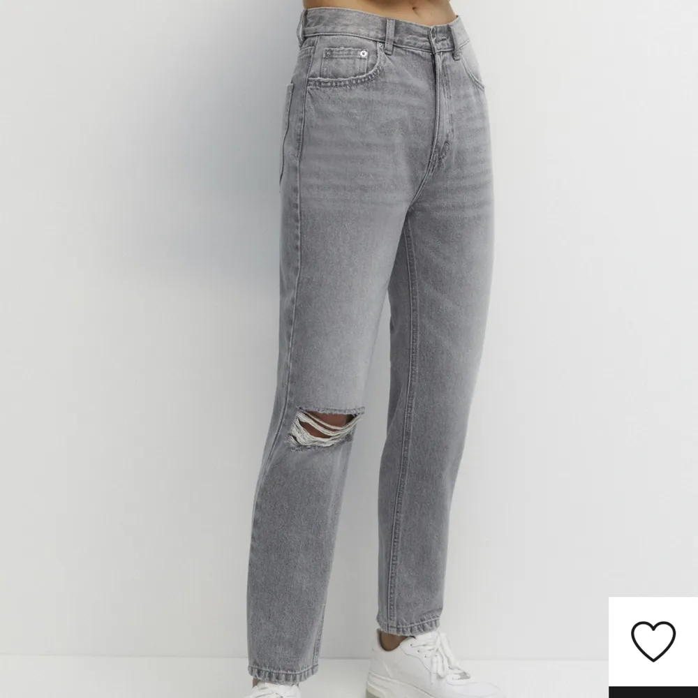 Säljer super fina jeans från zalando! Kom provat för bilder ❤️. Jeans & Byxor.