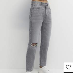 Säljer super fina jeans från zalando! Kom provat för bilder ❤️
