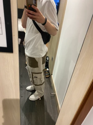 Byxor  - Säljer min killes as balla byxor, sparsamt använda! Nypris 600kr, hans pris 300kr