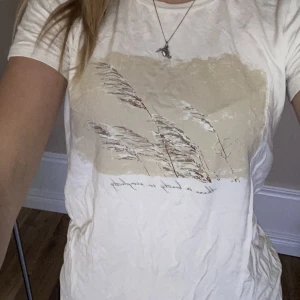 T shirt - Populär tröja från dranella, användt fåtal gånger