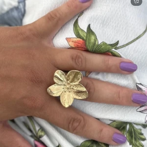 Blomma 4 - Har 4 ringar från by jolima hemma, justerbara och passar alla fingrar🌼🌼