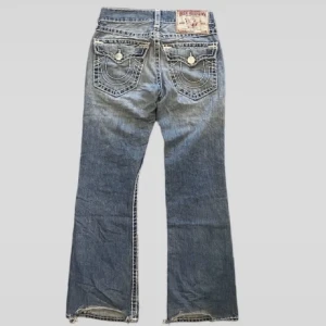 AS FETA TRUE RELIGION JEANS! - As feta trueys som är billy super t baggy bootcuts w30 L34.  Perfekta drainer jeansen