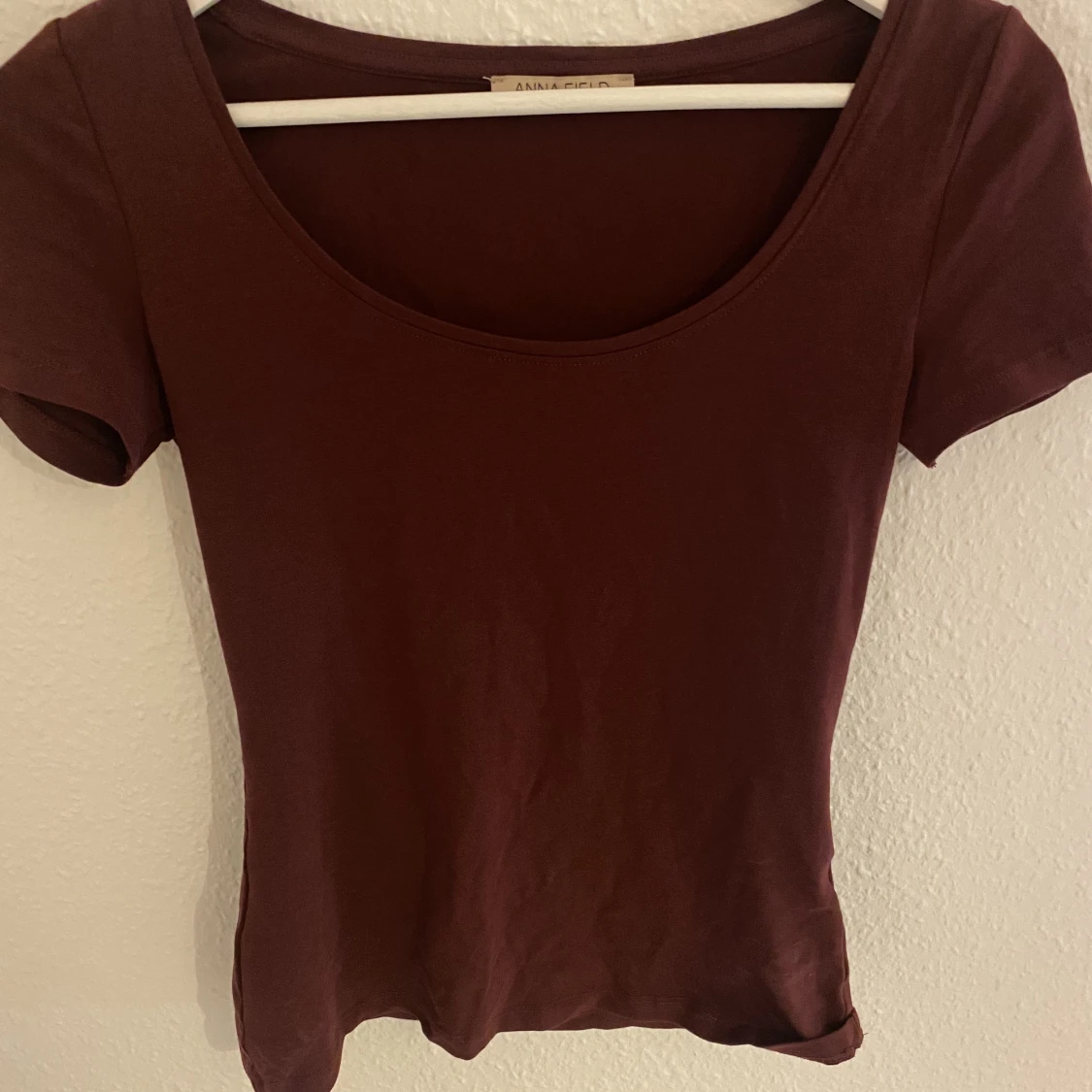 Vin röd trendig t-shirt