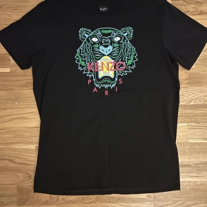 Kenzo T-shirt - Stl: XL liten i storleken Inte använd