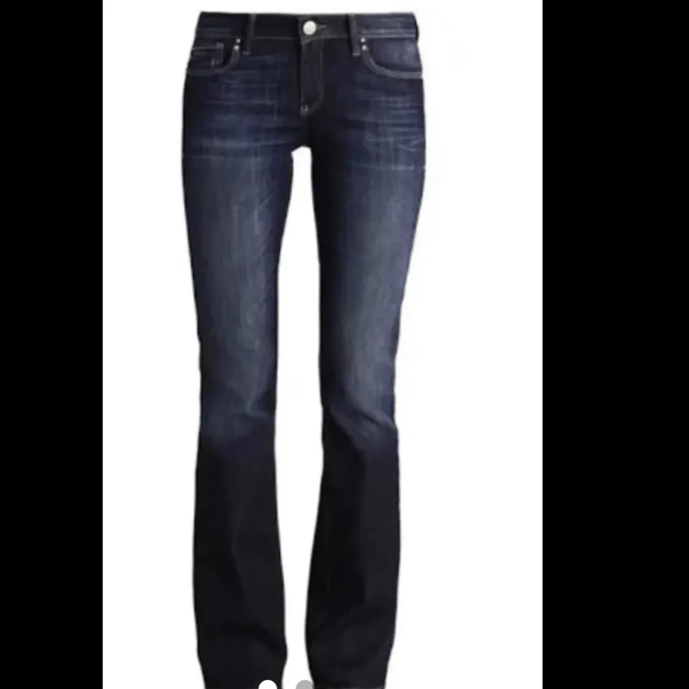 Säljer mina Mavi jeans i modellen bella,skriv för bilder eller frågor💗. Jeans & Byxor.