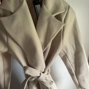 Kappa - Beige kappa i storlek S,36 Prislappen sitter kvar, aldrig använd.