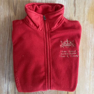 Fleece - Röd fleece från Hv polo storlek xs