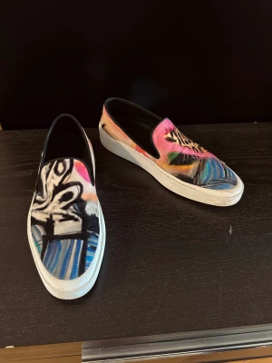 Limitato skor  - Säljer ett par skor från Limitato. Utförandet/modellen heter Jaguar och går inte att få tag på. Skorna är i väldigt bra skick, och inte använt dem många gånger.