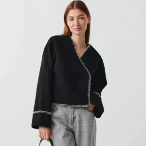 Jacka Gina Tricot  - Helt slutsåld jacka från Gina Tricot i storlek XS. Helt ny med lappar kvar 🌸 