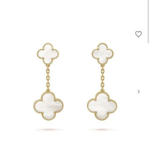 Örhängen - Hej, Säljer mina jätte fina örhängen. Har inte andvändigt dom så mycket Max 2-3 gånger❤️