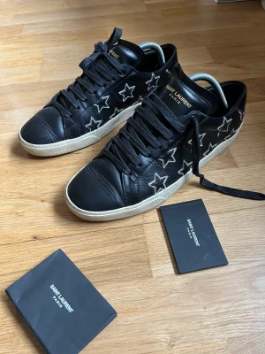 Saint laurent skor - Sjukaste saint laurent skor⭐️⭐️ Bra skick och passar 42 Helt jettad till skolstarten 🚀