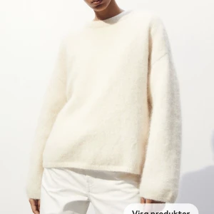 As snygg stickad tröja  - Intressekoll för min supersnygga stickade tröja från hm! Tröjan är helt slutsåld i alla storlekar, trendig och så mysig till vintern!  Säljer pga jag råka köpa 2 stycken  Köp direkt där 850, pris går att diskuteras 