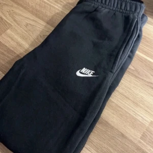 Nike mjukisbyxor - Mycket bra skick, använda endast 2-3 gånger 