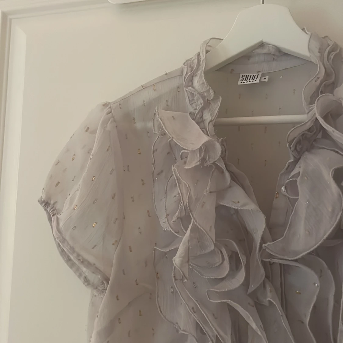 Finare blus med detaljer - 90