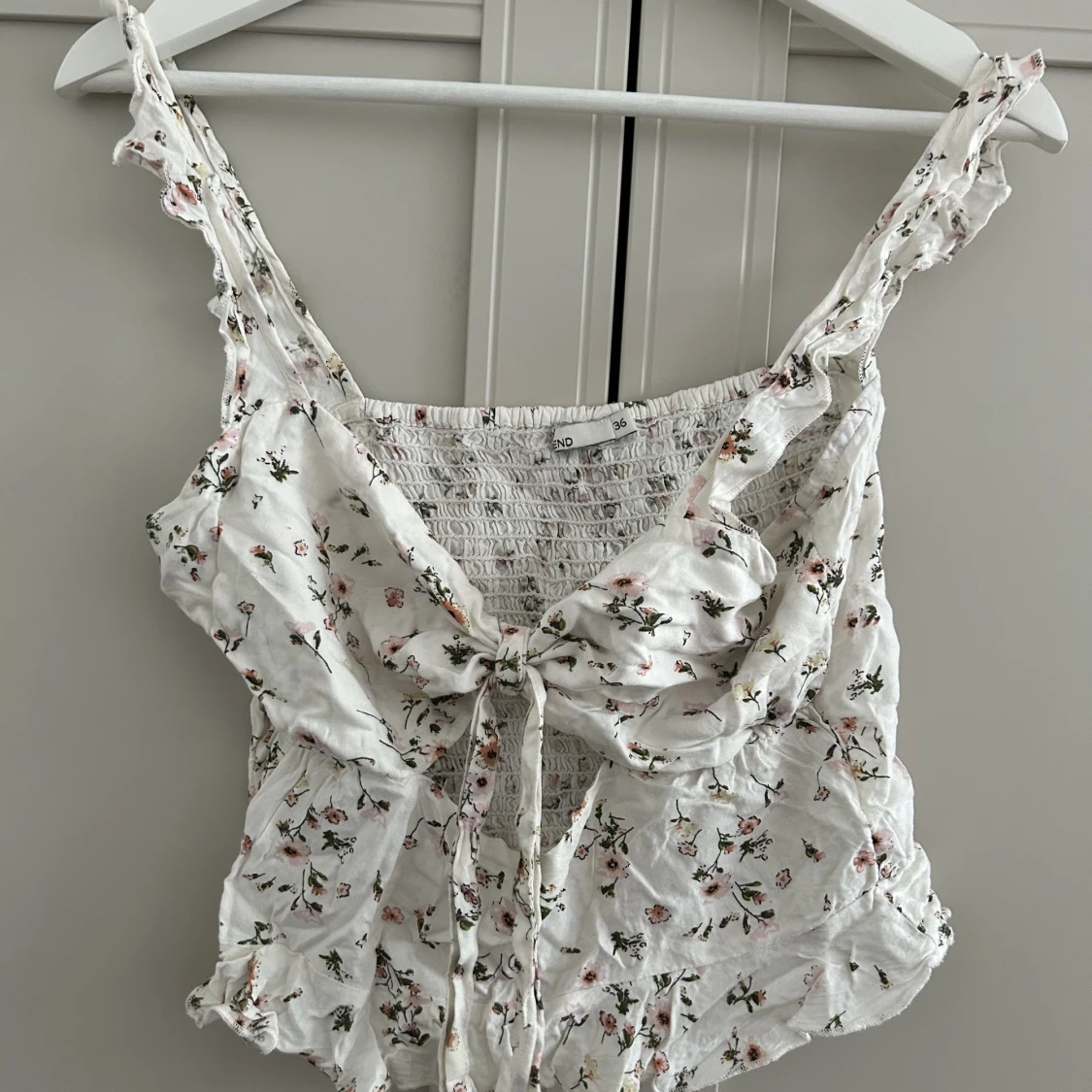 Blommig knyt topp - 90