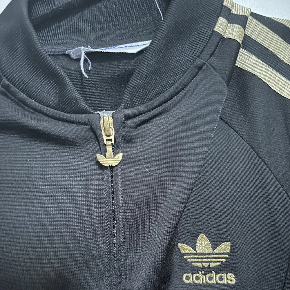 Adidas kofta i bra skick. Strl 36. Tröjor & Koftor.