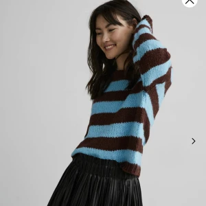 Pieces tröja  - Super gosig och fin stickad tröja ifrån pieces. Helt slutsåld. Nypris 519kr. Sparsamt använd och i fint skick. Storlek S! 💕